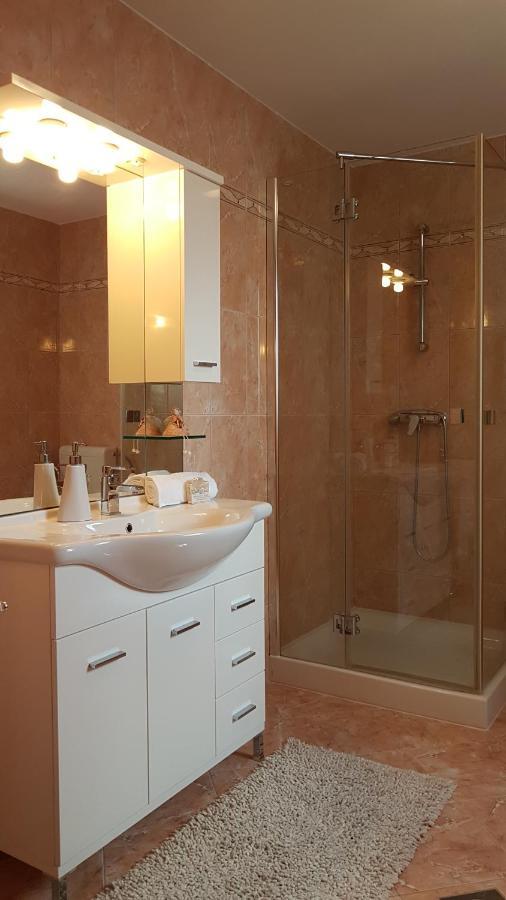 Apartmani Diva Malinska Ngoại thất bức ảnh