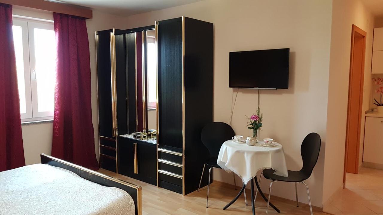 Apartmani Diva Malinska Ngoại thất bức ảnh
