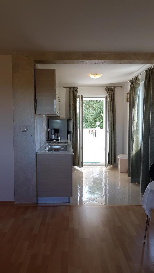 Apartmani Diva Malinska Ngoại thất bức ảnh