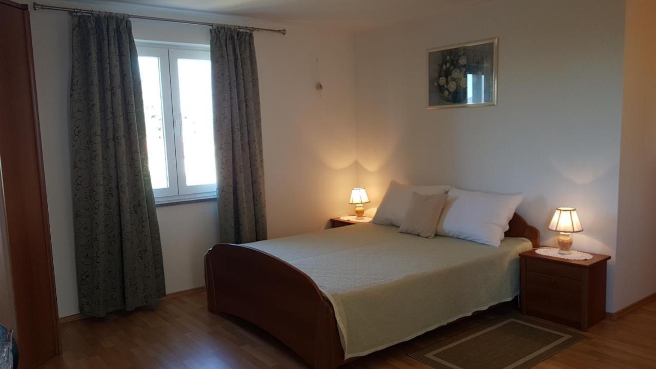 Apartmani Diva Malinska Ngoại thất bức ảnh