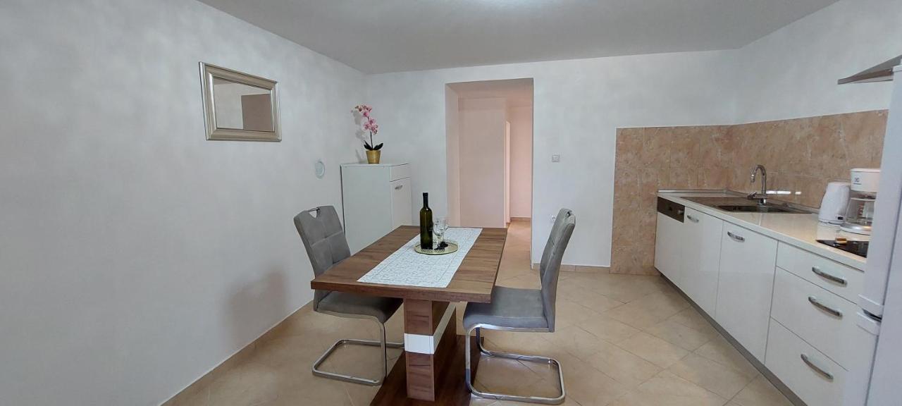 Apartmani Diva Malinska Ngoại thất bức ảnh