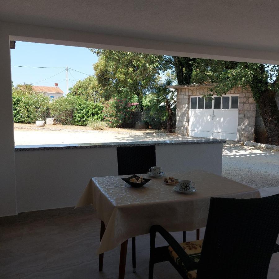 Apartmani Diva Malinska Ngoại thất bức ảnh