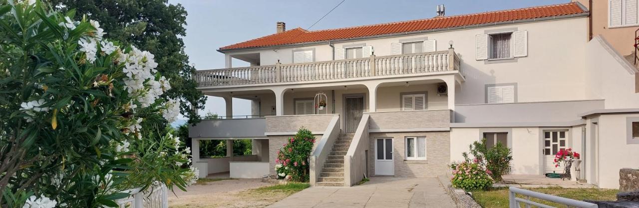 Apartmani Diva Malinska Ngoại thất bức ảnh