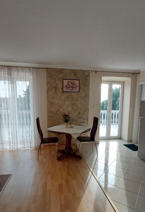 Apartmani Diva Malinska Ngoại thất bức ảnh