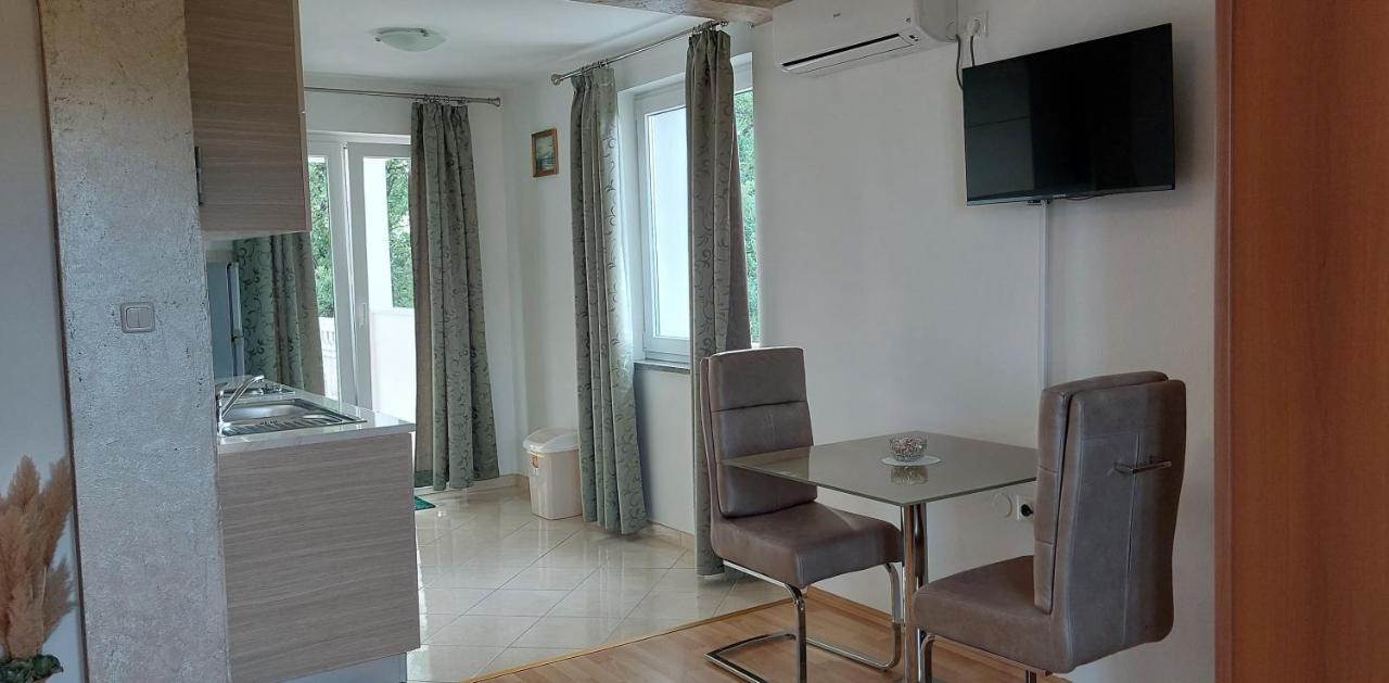 Apartmani Diva Malinska Ngoại thất bức ảnh
