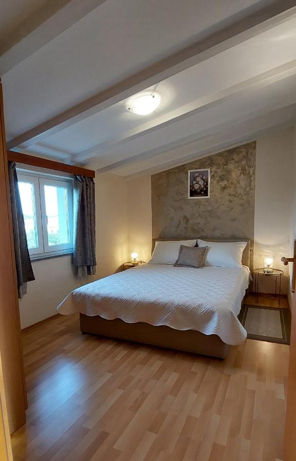 Apartmani Diva Malinska Ngoại thất bức ảnh
